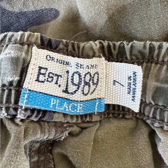 NIKE, BOYS SHORT SLEEVE, RED SHIRT, & CHILDRENS PLACE, BOYS CAMO SHORTS, SIZE 7 - Picture 7 of 8